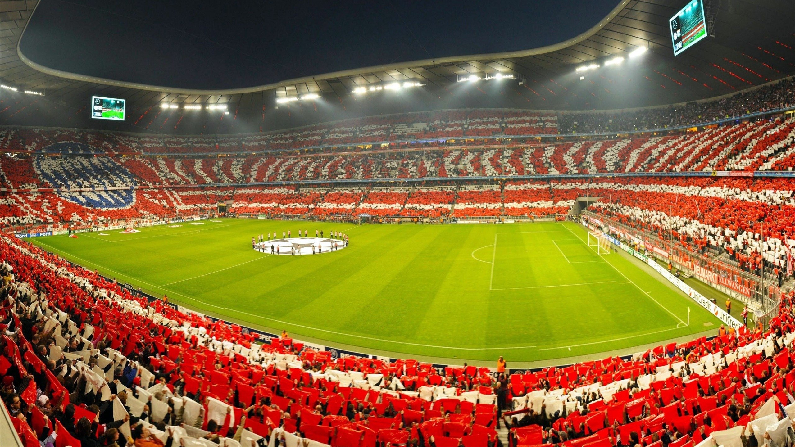 _比赛氛围火热：现场欢呼声经久不息_，比赛现场气氛活跃